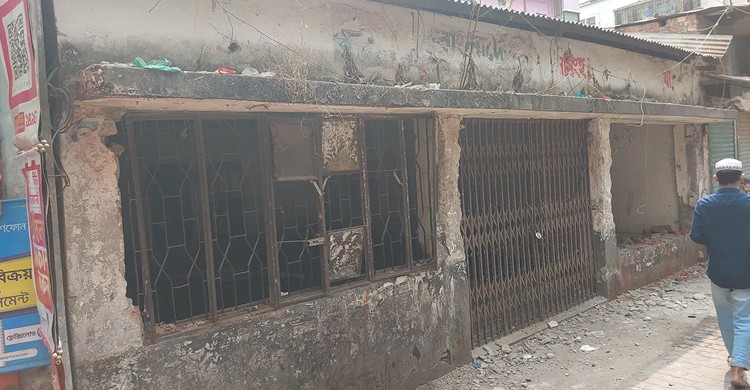 Local Residents Vandalize Awami League Office, Declare It a Public Toilet